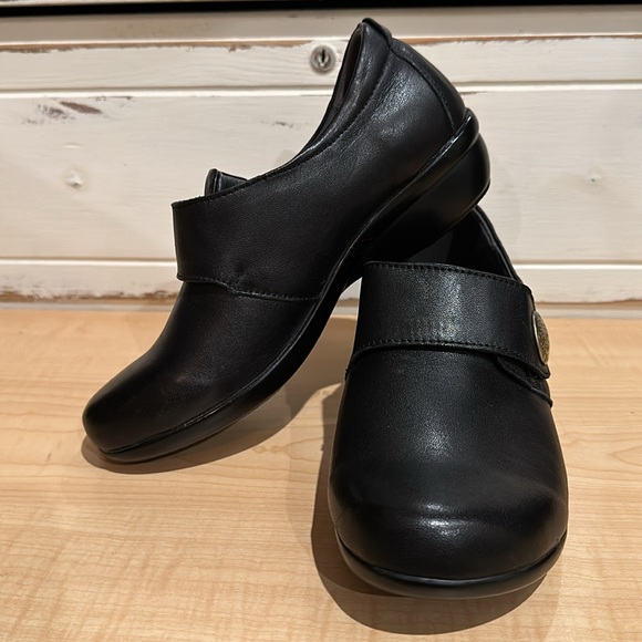 Propet Women's Autumn Shoes - Picture 9 of 12